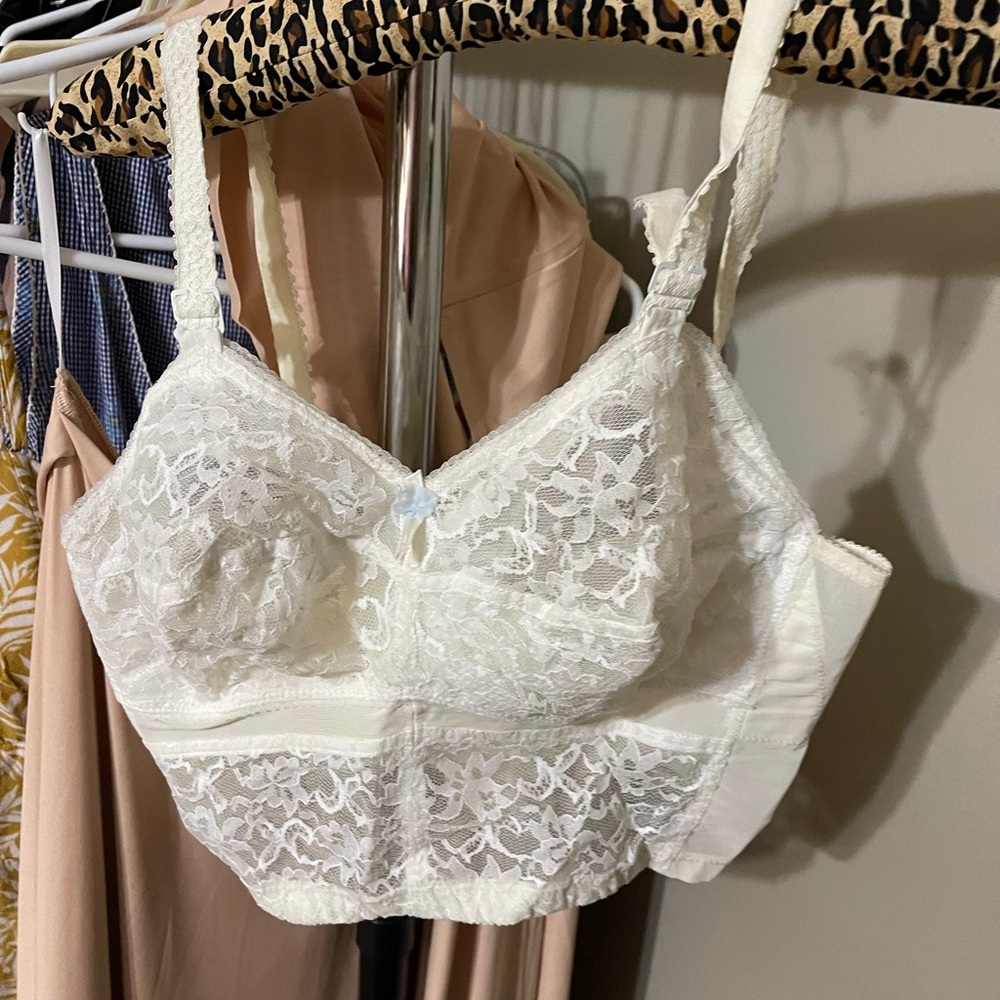 Elegant Lace Bralette in Cream